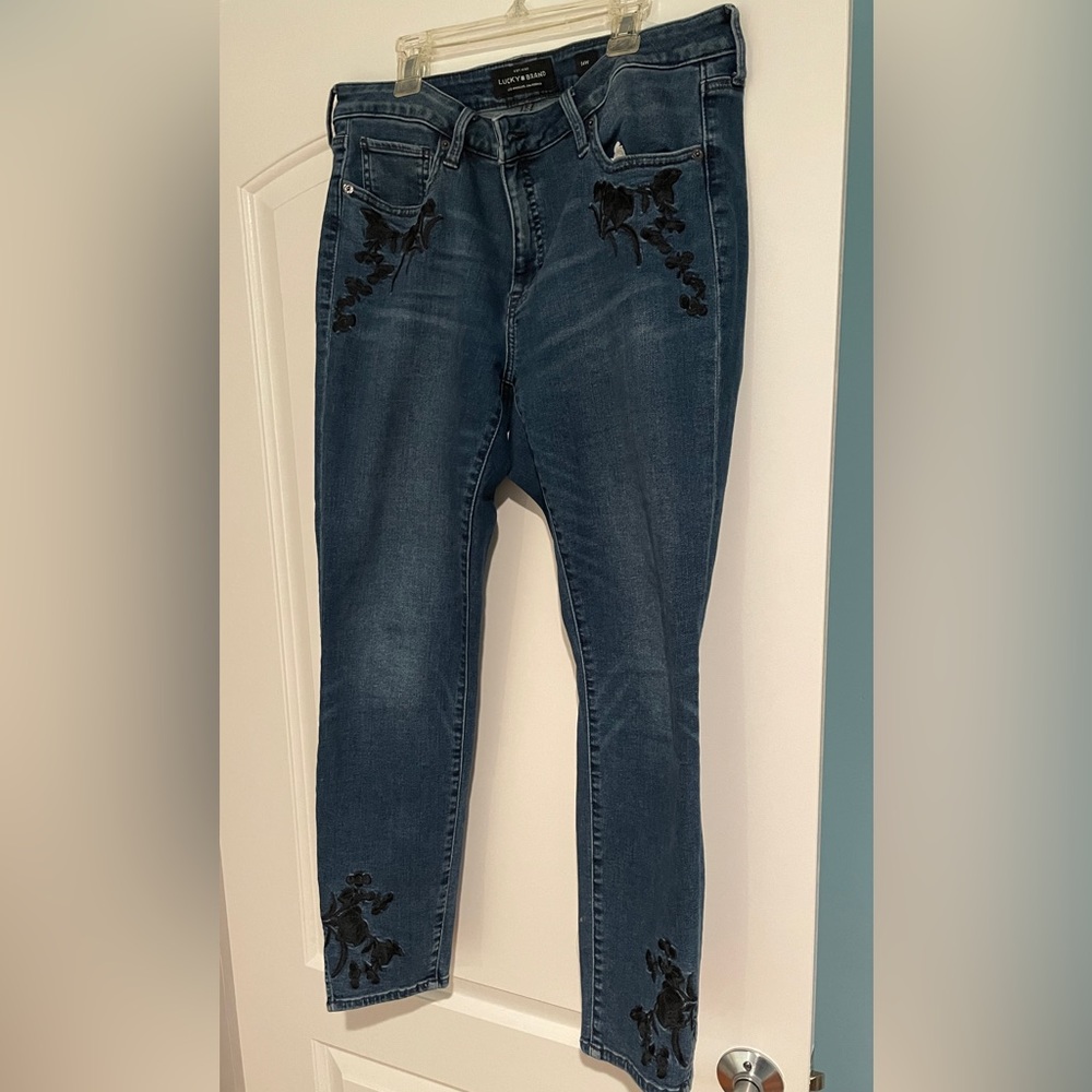 Women’s Lucky Brand Dark Blue Skinny Jeans with Black Floral Embroidery Size: 14